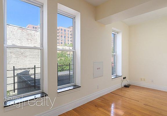 3rd image of 402 Washington Ave APT 3