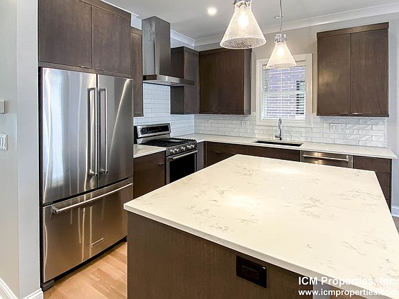 2nd image of 3350 N Kenmore Ave #1