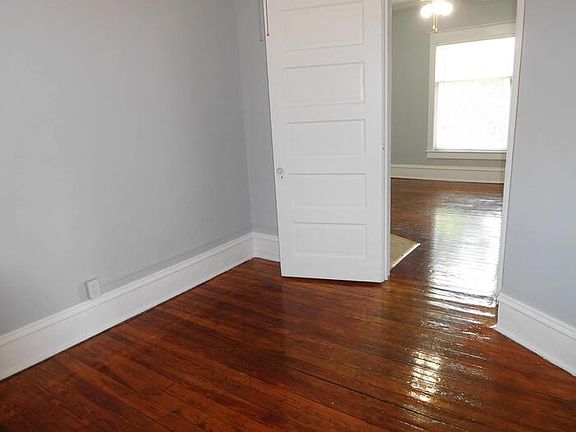 3rd image of 123 National Ave NW
