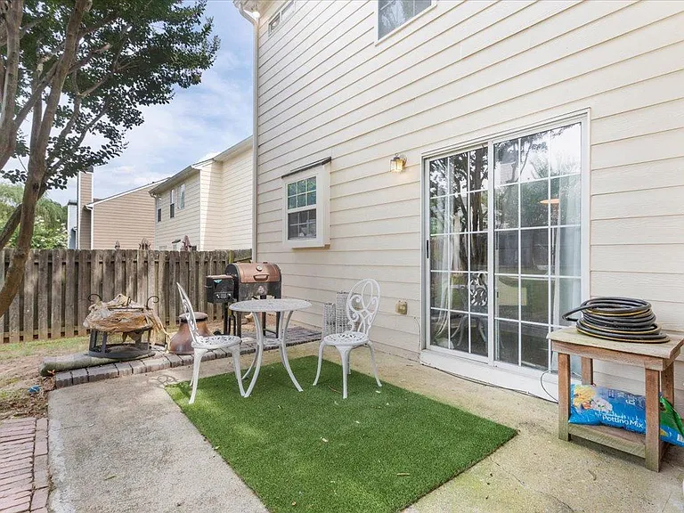 1130 Winthrope Chase Dr — Photo 24
