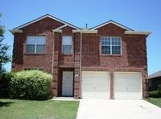 900 Hummingbird Trl, Saginaw, TX 76131