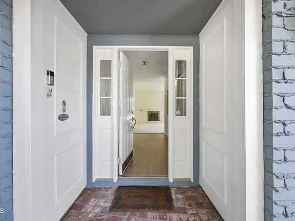 5th image of 9424 Crystal View Dr