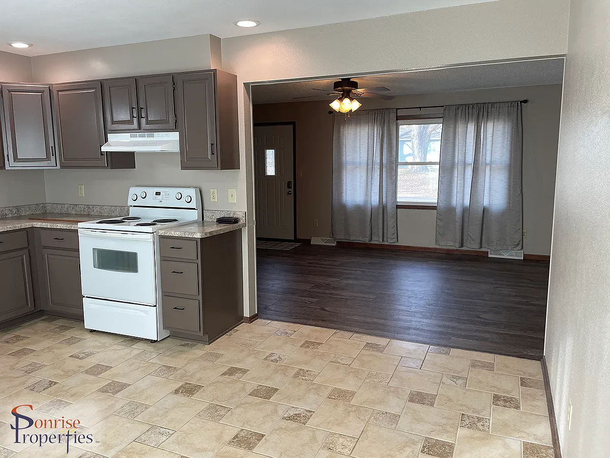 3 bed, 1200 sqft, $1,270 — Photo 4