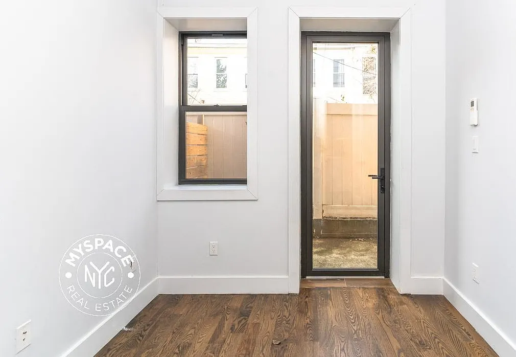 1337 Gates Avenue — Photo 3
