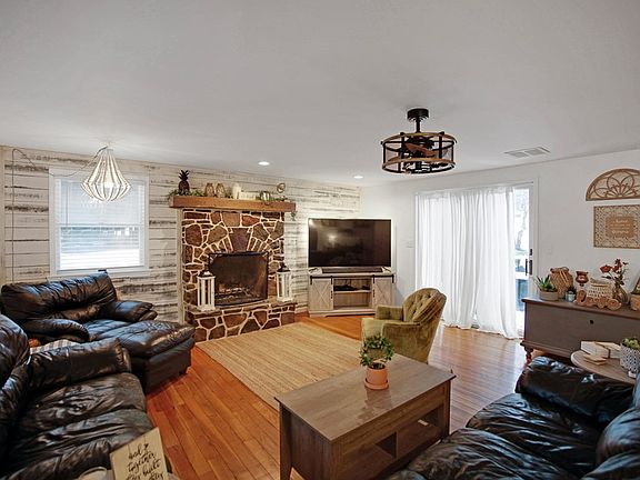2nd image of 46 W Water St