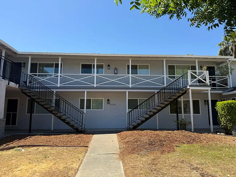 2220 Curtner Ave — Photo 11