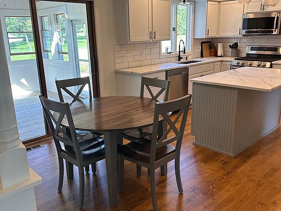 Kitchen dinette area