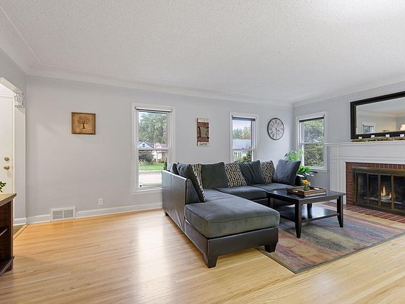 4th image of 2334 Taft St NE
