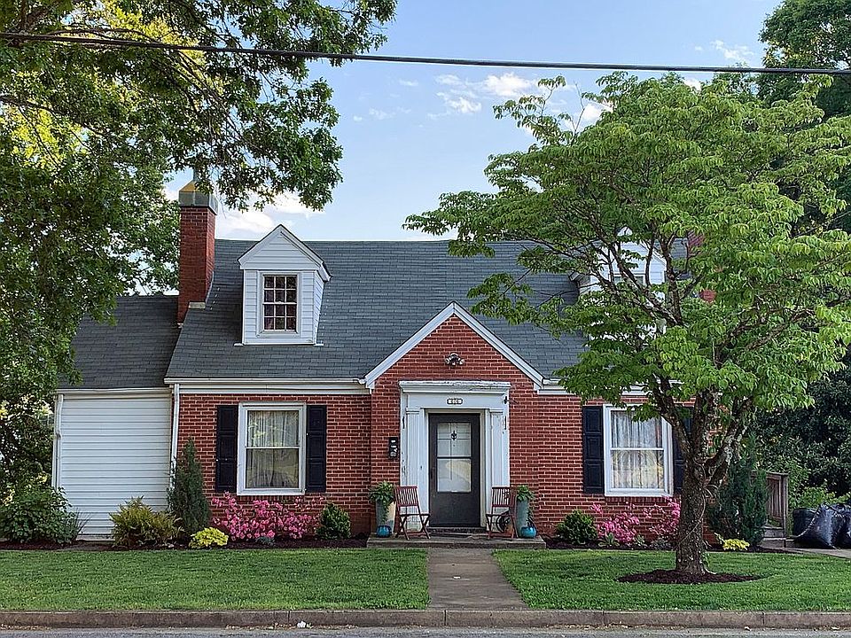 1st image of 606 Forest St
