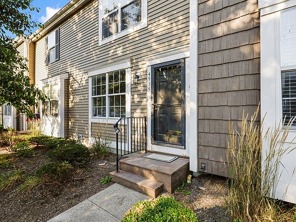 2nd image of 4935 Singleton Dr