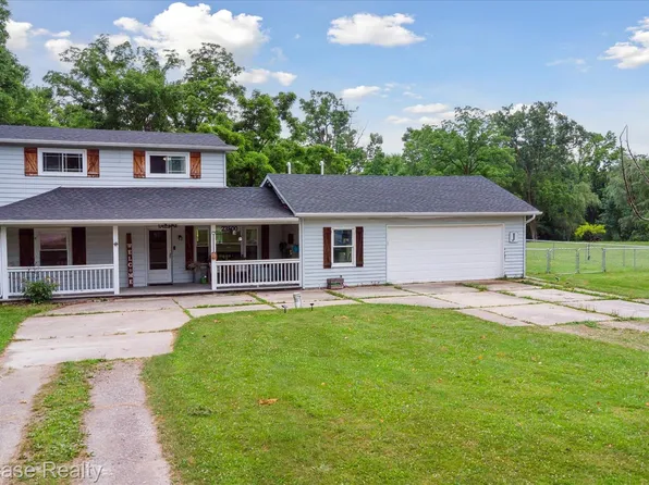 23500 Sans Souci St, Farmington Hills, MI 48336