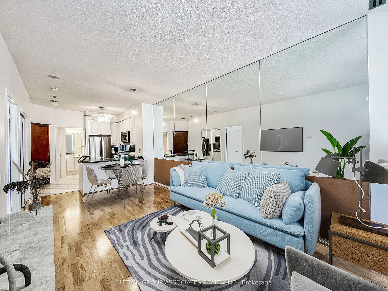 555 Yonge St #406 photo 1