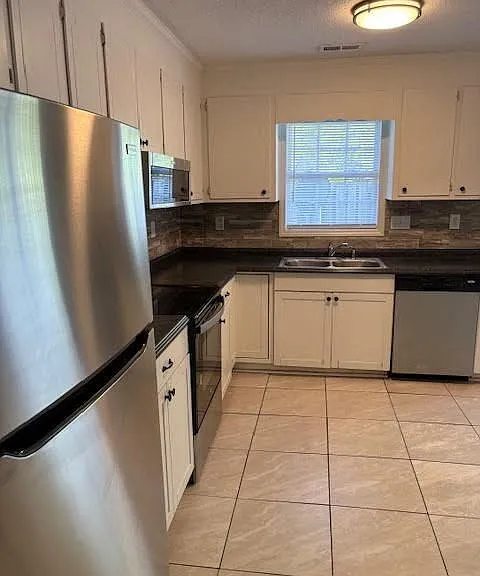 3917 Sterling Pointe Dr — Photo 4