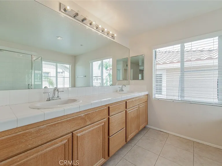 16432 Landmark Dr — Photo 32