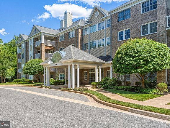 2nd image of 215 Belmont Forest Ct Unit 403