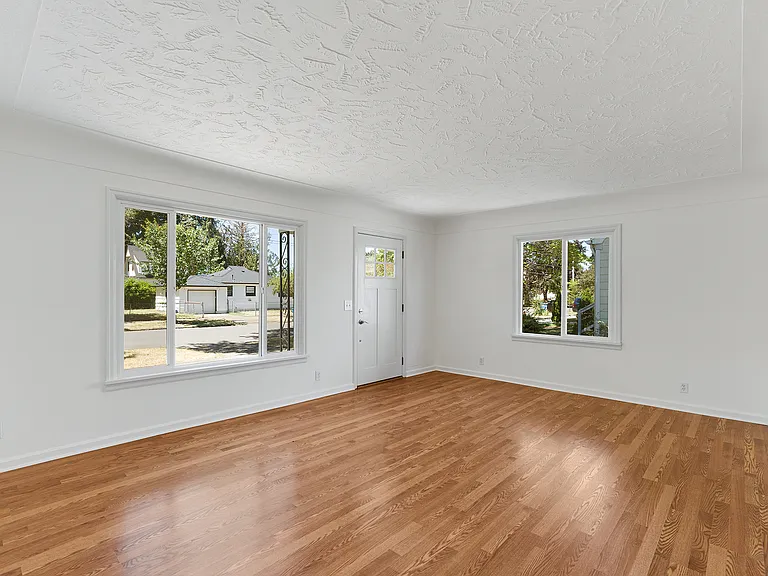 2130 Berry St SE — Photo 4
