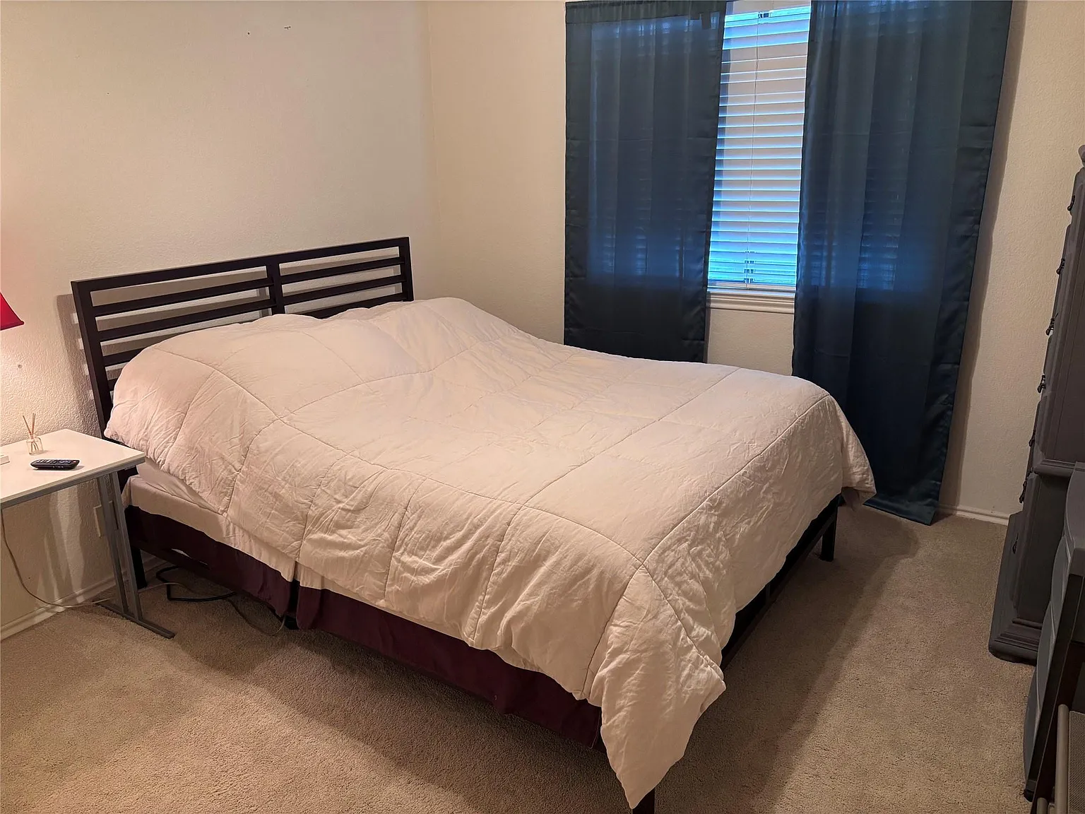 3 bed, 2.0 bath, 1812 sqft, $2,350 — Photo 3