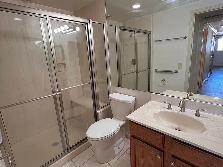 The Envoy Apartments — Photo 22