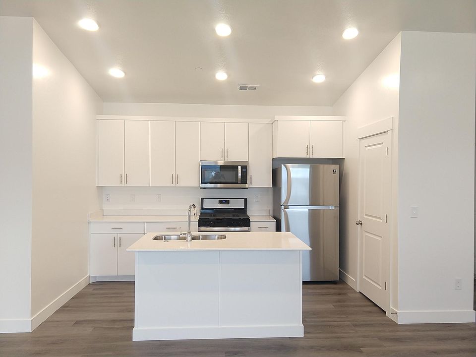 granite counter tops and stainless steel appliances