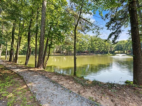 5th image of 873 Edgewater Cir