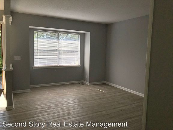 2nd image of 2410 Lyndon Ave APT 2