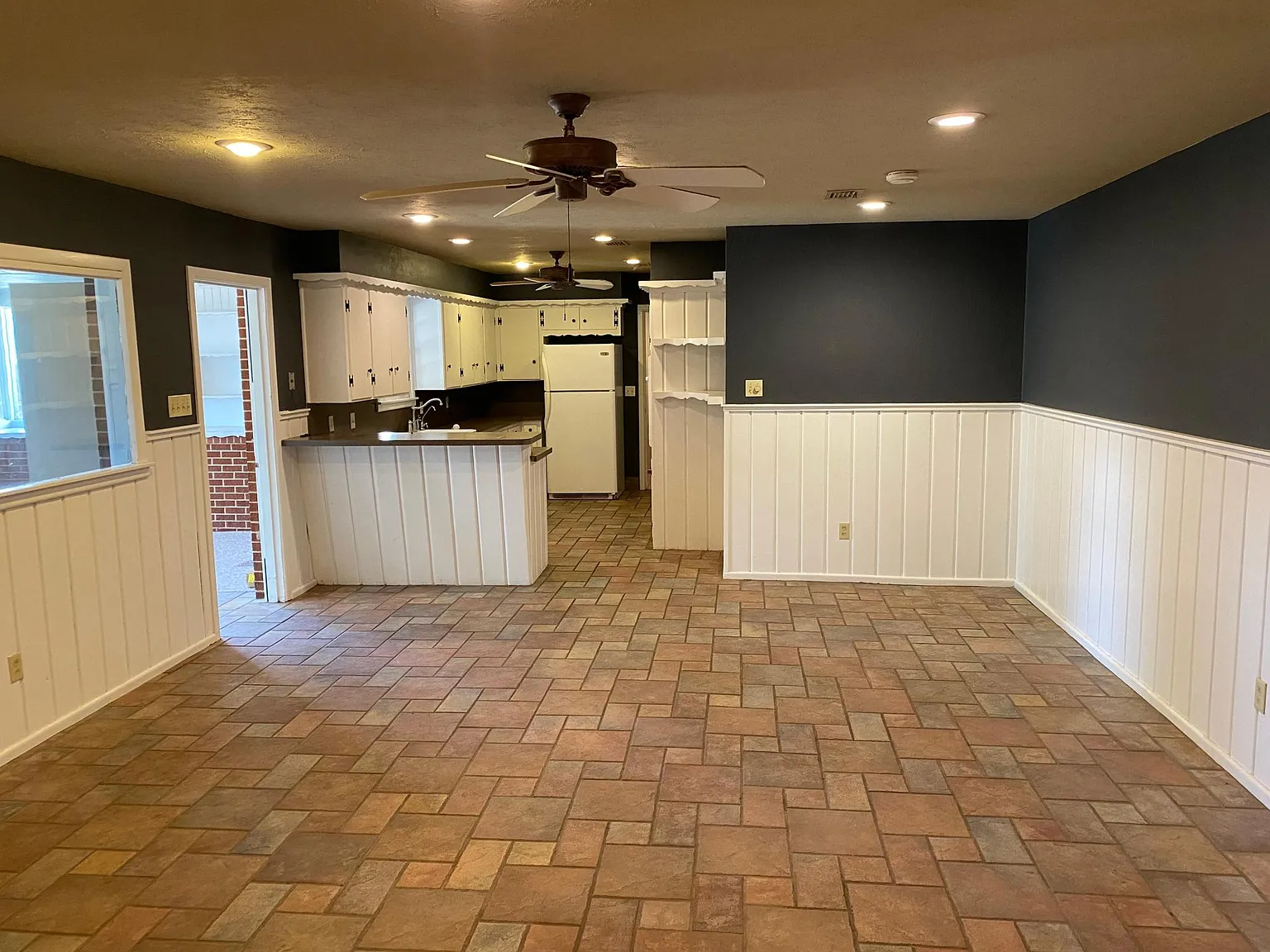 4 bed, 2191 sqft, $2,200 — Photo 2
