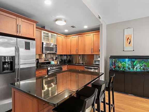 5th image of 35 Underhill Ave #B2h