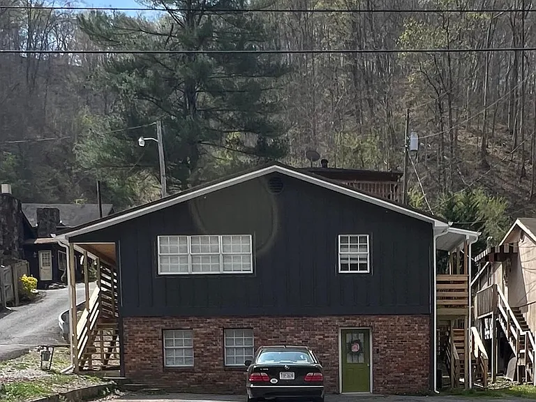 Exterior Entrance Parking