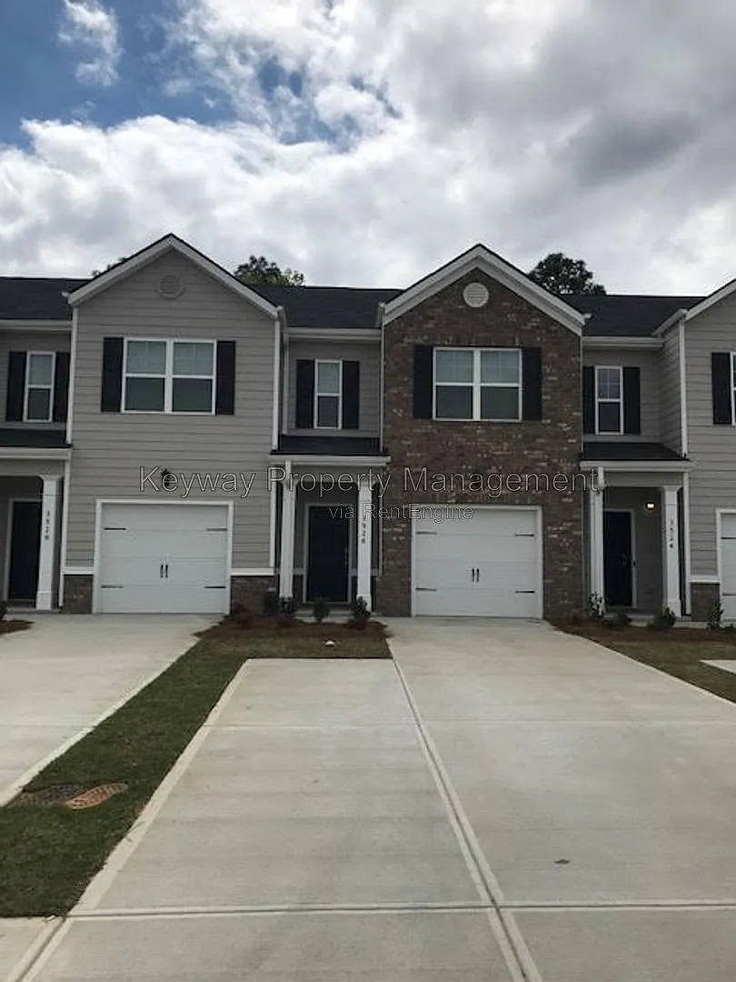 3 bed, 2.5 bath, 1435 sqft, $1,635 — Photo 1