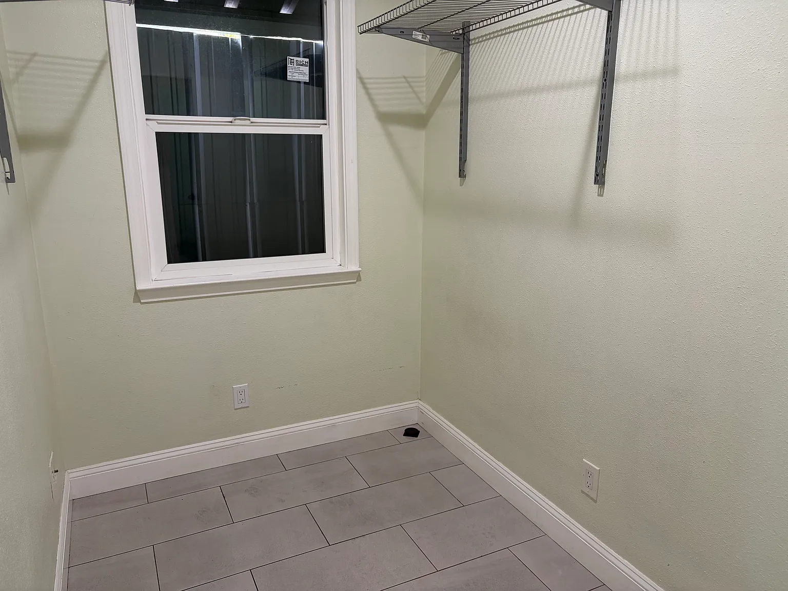4 bed, 1200 sqft, $3,488 — Photo 3