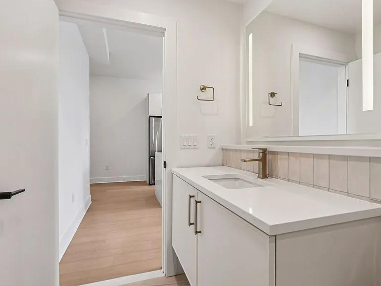 20 West — Photo 173