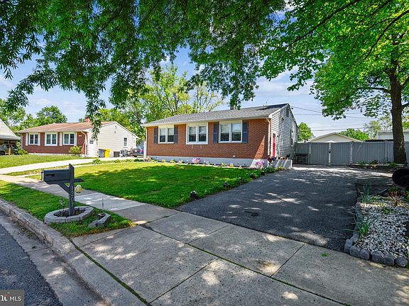 2nd image of 1207 Whitman Dr
