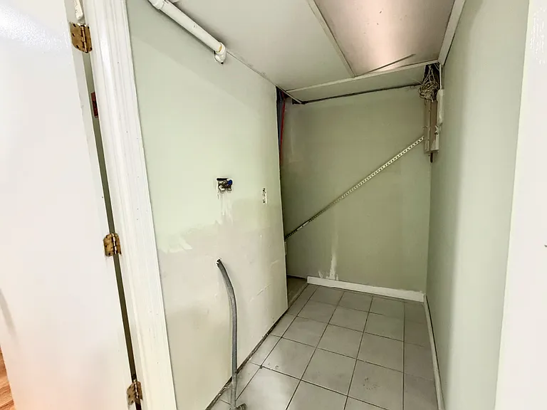 52 Deepdale Dr — Photo 12