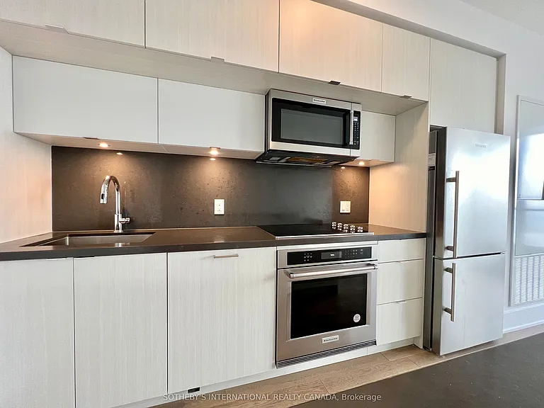 585 Bloor St E #4215 — Photo 3