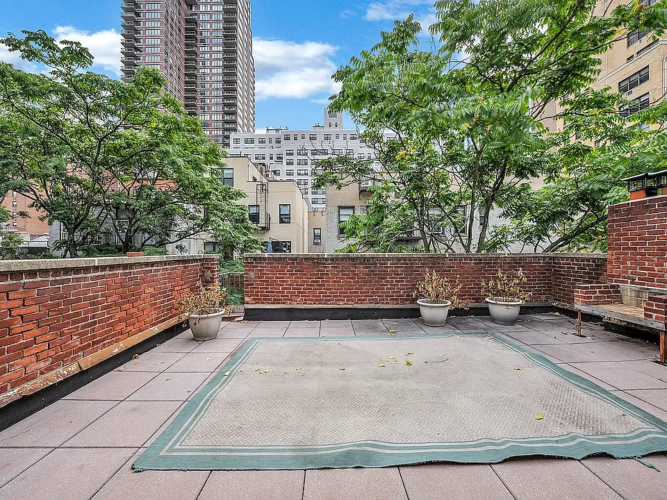 410 E 73rd St #5B