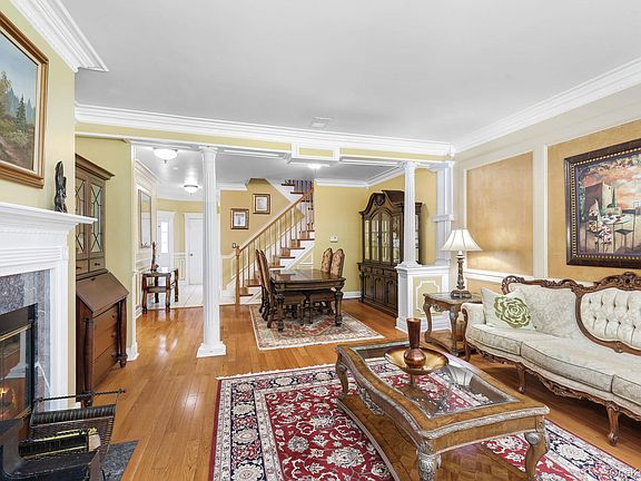 5th image of 271 Woodlands Drive
