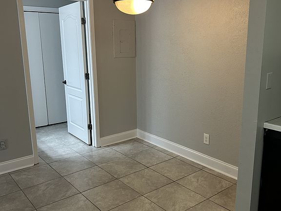 2nd image of 300 Elks Cv APT 3