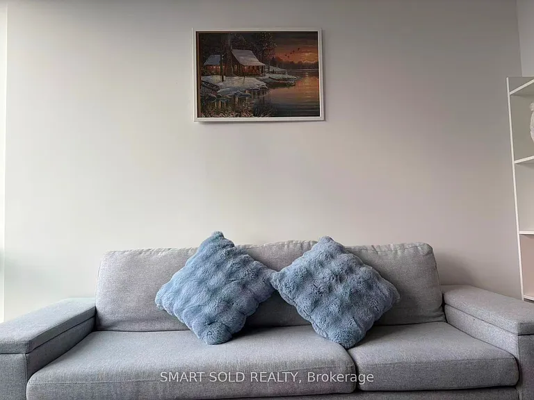 35 Parliament St #823 — Photo 24