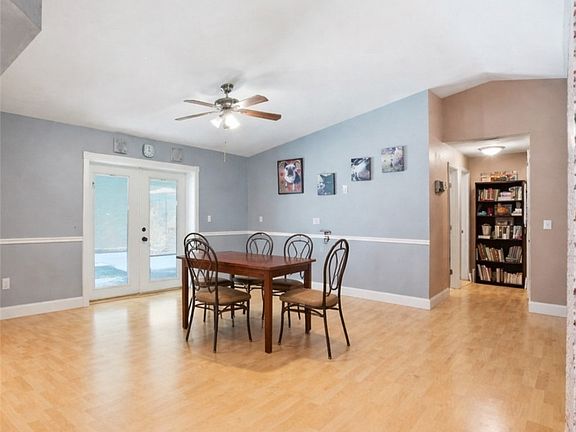 4th image of 609 Jefferson Ave