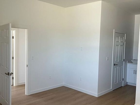 4th image of 9308 East Ave #-t-6