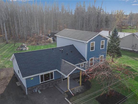 3rd image of 449 Dawn Ave