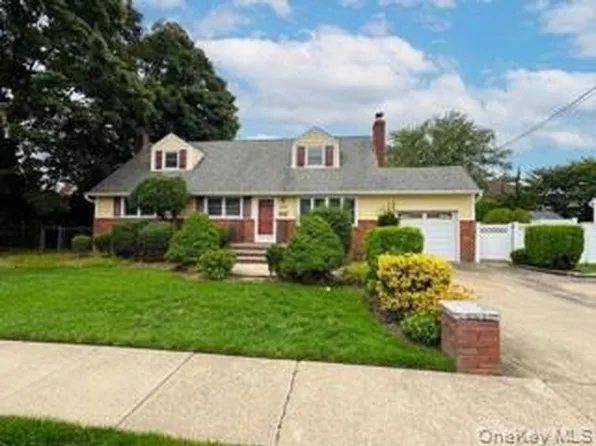 2316 Westlake Court, Oceanside, NY 11572