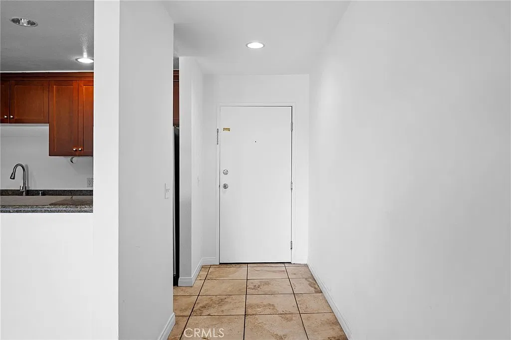 2 bed, 880 sqft, $2,800 — Photo 4