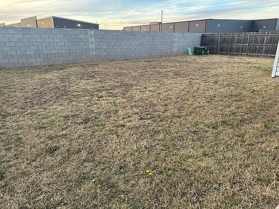 4th image of 1029 S Blackjack Ln