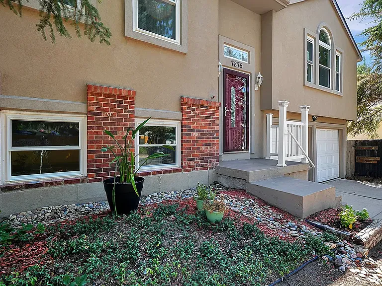 7875 Belford Dr — Photo 2