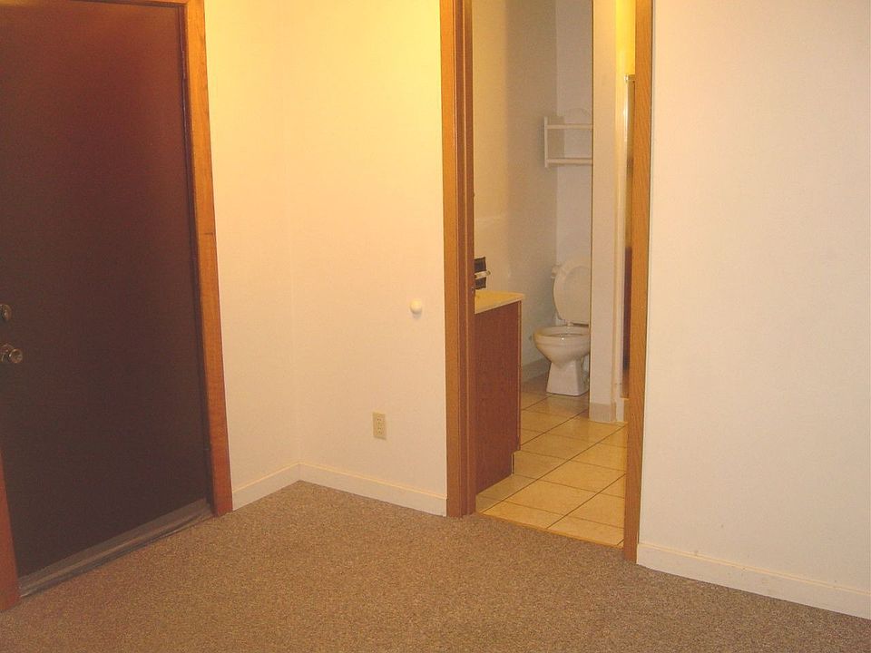 2nd image of 440 E Wall St APT 1