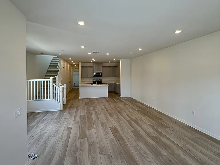 4284 S Hermosa Paseo — Photo 2