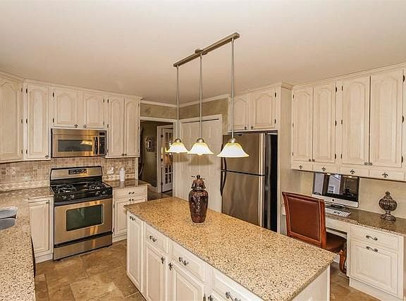 5th image of 262 Wilcox Ct
