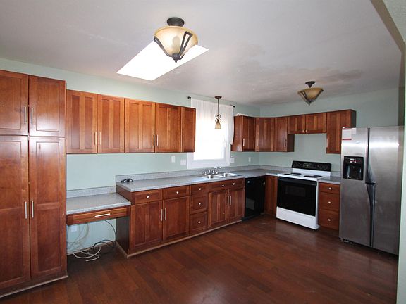 4th image of 1478 N 22nd St