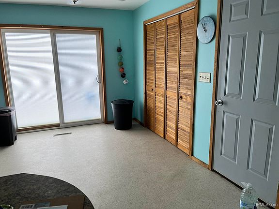5th image of 211 S Steel St